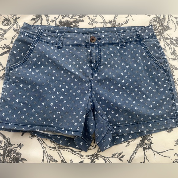 Maurice’s Floral Shorts - Picture 2 of 4